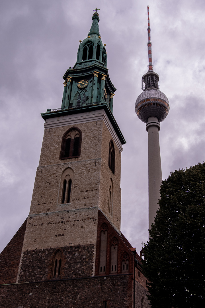 Marienkirche (ca. 1300) + Fernsehturm (1969)