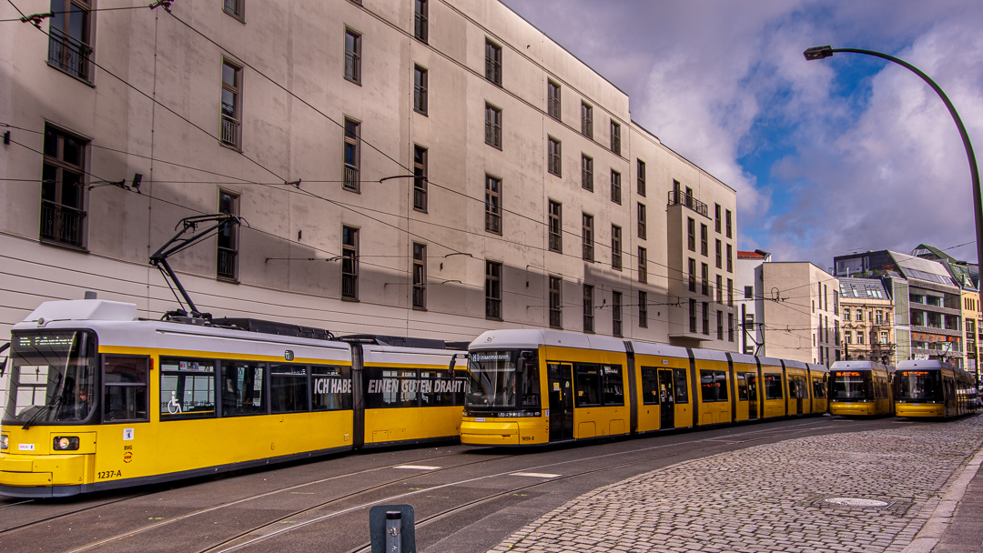 Straßenbahn - Oranienburger Straße