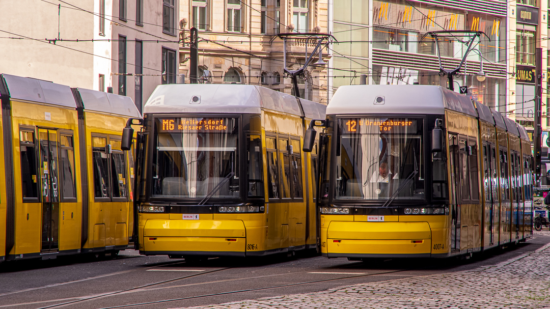 Straßenbahn - Oranienburger Straße