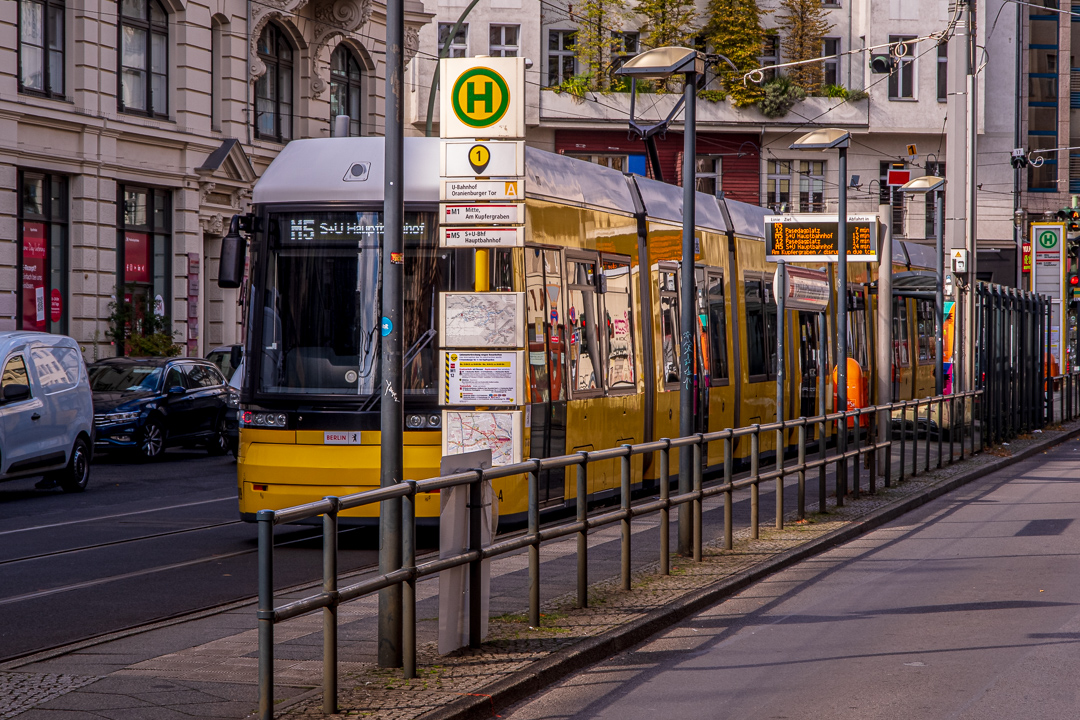 Straßenbahn - Oranienburger Straße